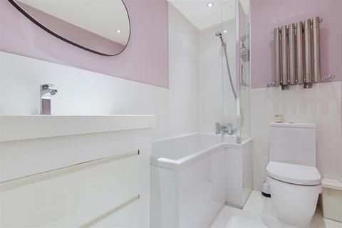 40b Albion Road, London, N16 9PH