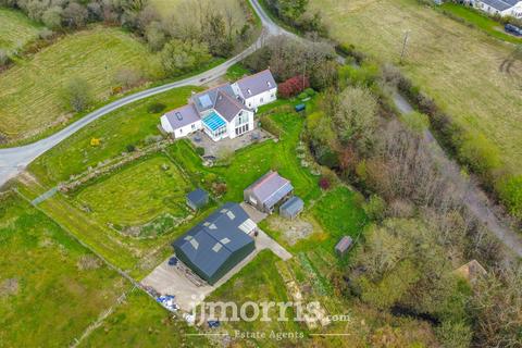 6 bedroom property with land for sale, Eglwyswrw, Crymych