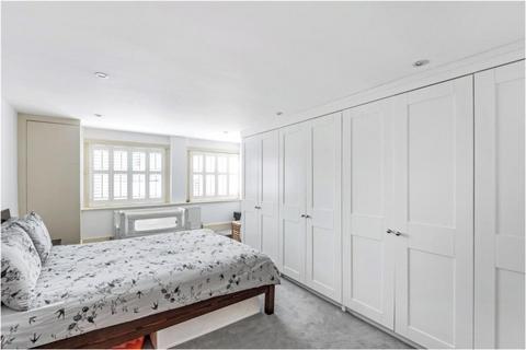 undefined, Minster Road, London