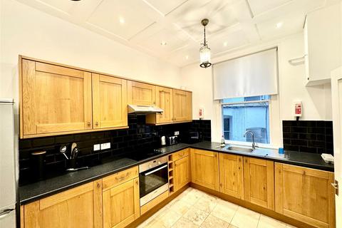 3 bedroom flat to rent, Ashley Gardens, Thirleby Road, London SW1P