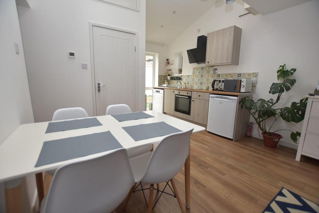 Flat C - Dining area.jpg