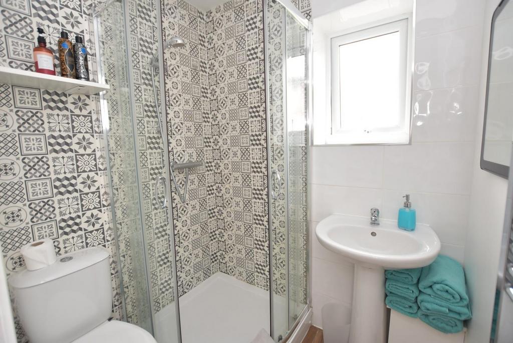 Flat C - bathroom.jpg