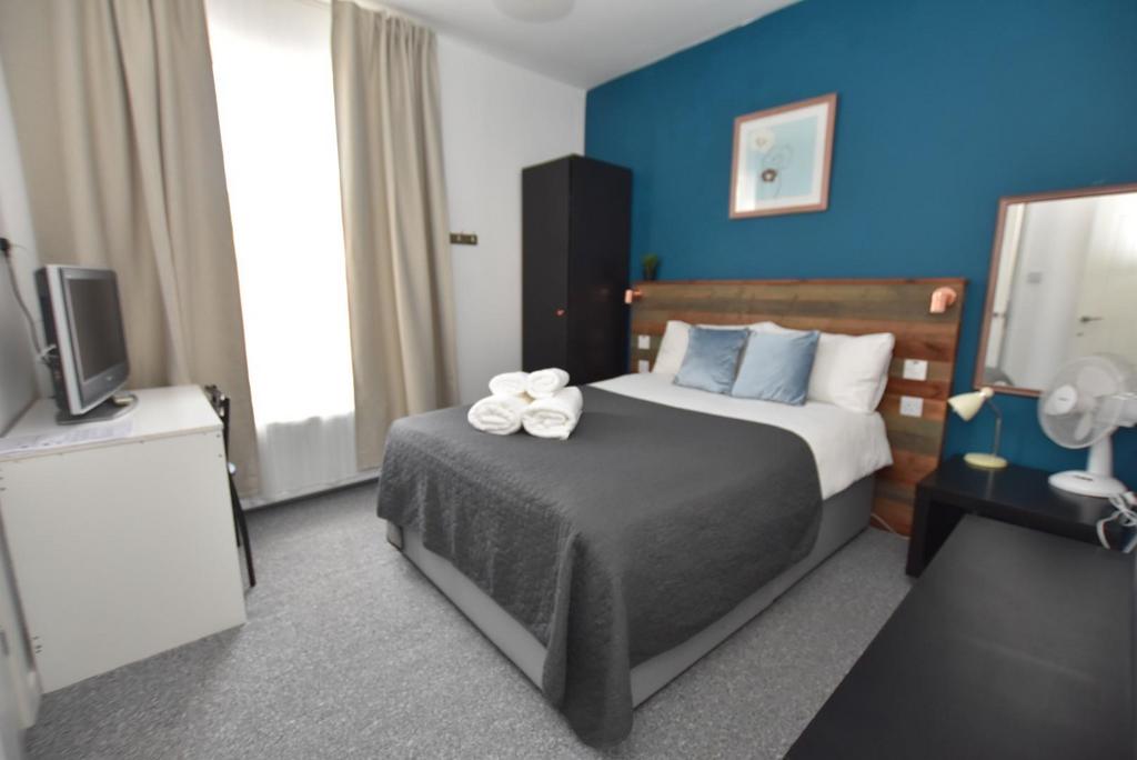 FLAT B - Bed 2.jpg