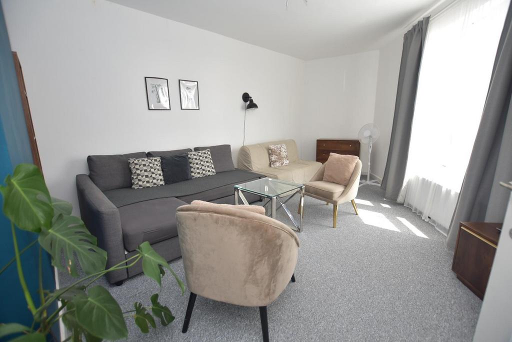 FLAT B - Lounge area.jpg