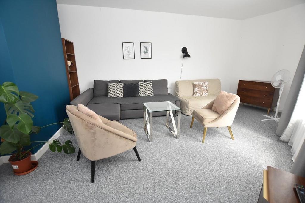 FLAT B - Lounge area (2).jpg