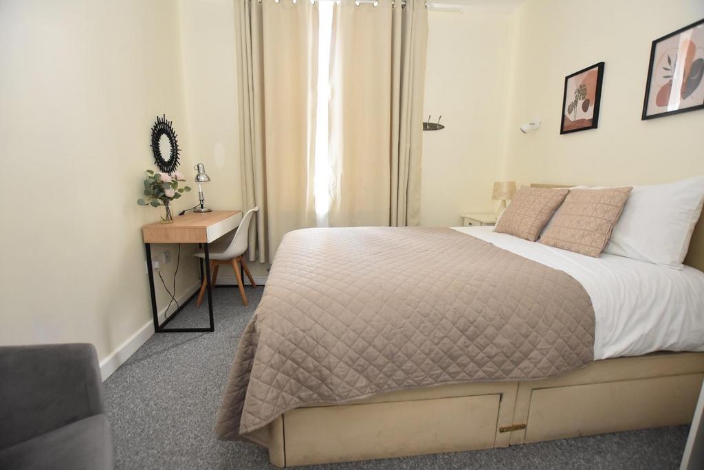 Flat A - Bed 1.jpg