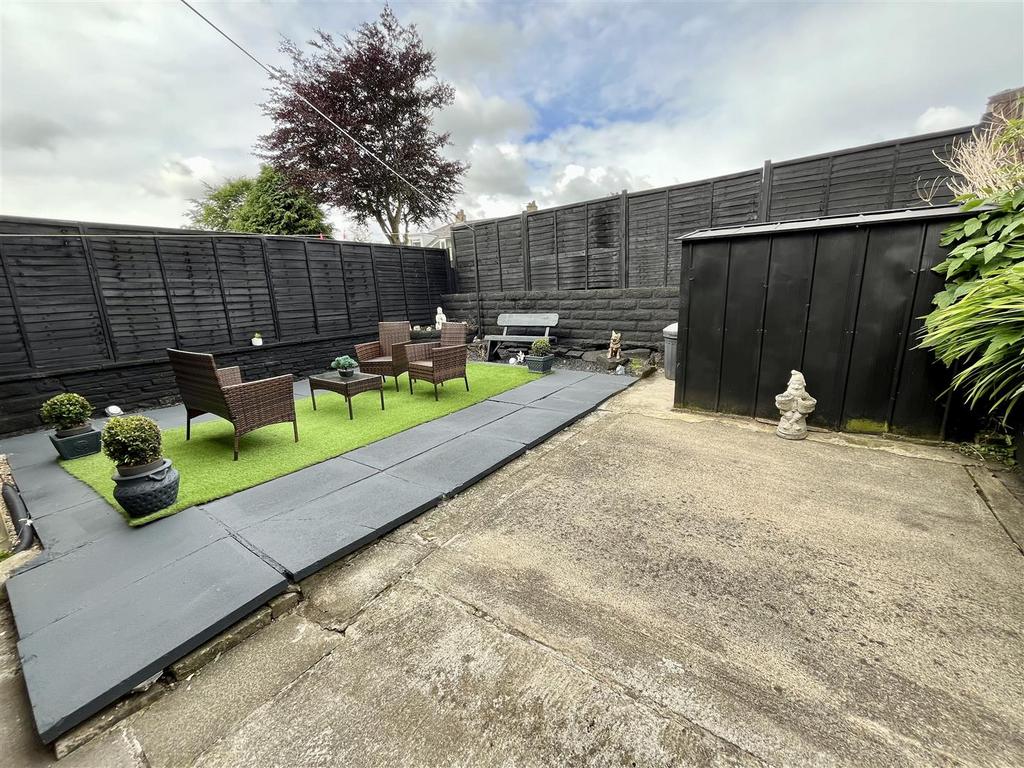 Bramleys Estate Agents - Court Lane - Elland (8).j
