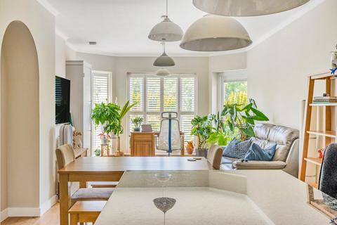 Flat 3, 14 Quarry Street, Guildford, GU1 3UY