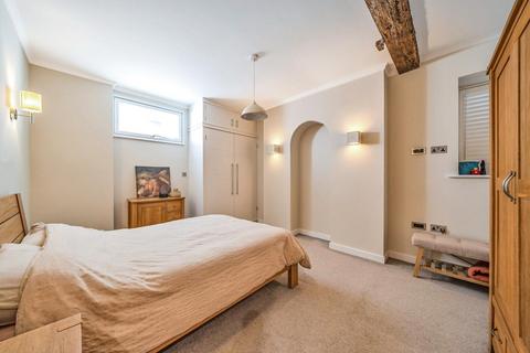 Flat 3, 14 Quarry Street, Guildford, GU1 3UY