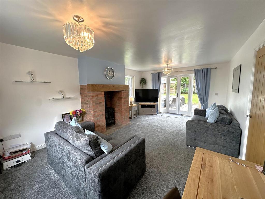 Lounge With French Doors 773