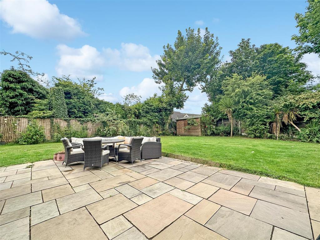 Wonderfully Private Garden 852