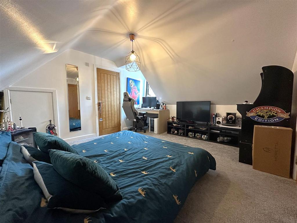 Fifth Bedroom Into En-Suite 710