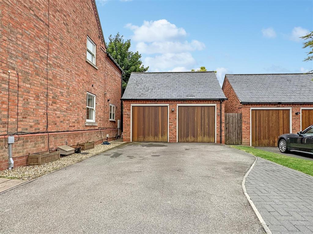Driveway &amp; Detached Double Garage 890
