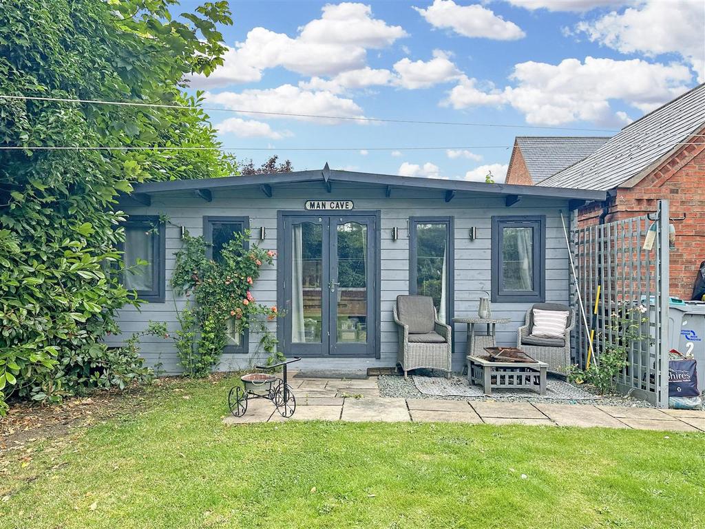 Detached Home Entertainment Room 839