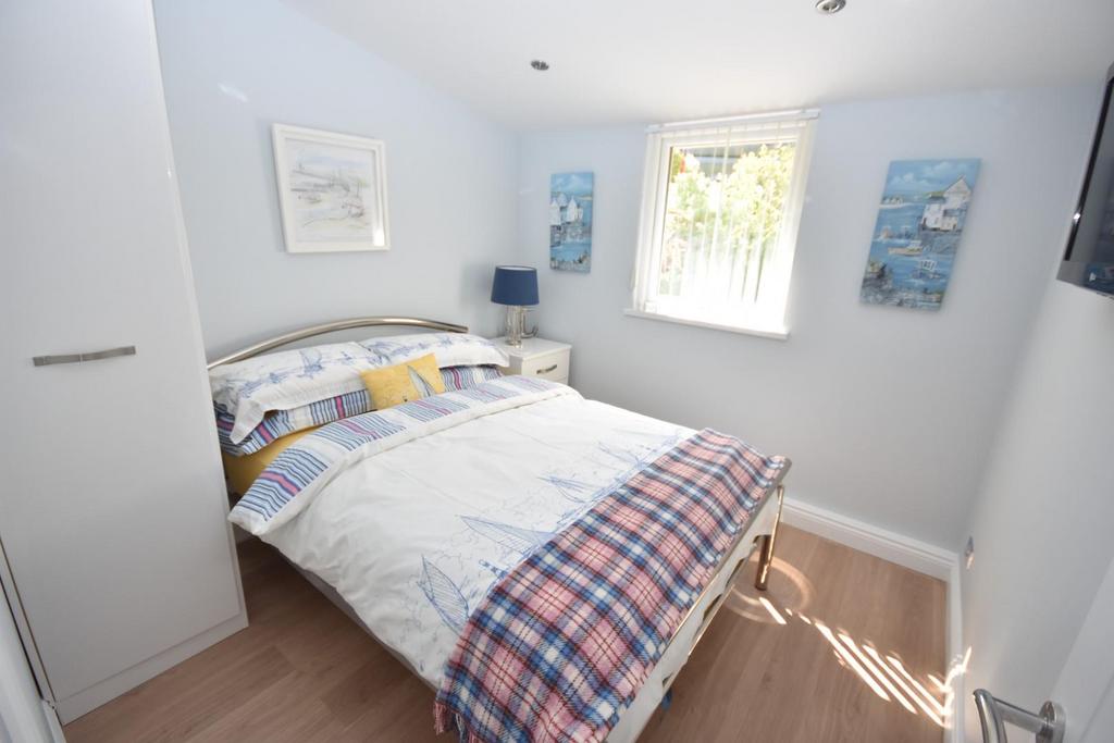 Bed1.JPG