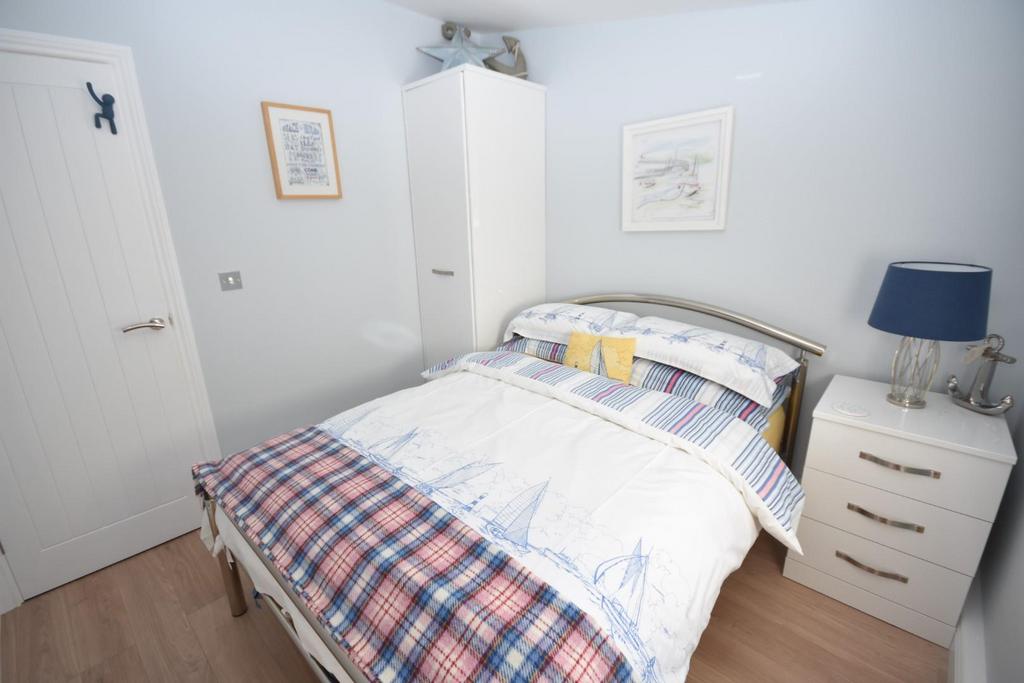 Bed1..JPG