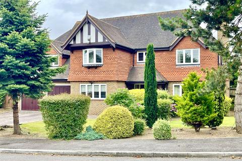 5 bedroom detached house to rent, Nursery Gardens, Goffs Oak, Waltham Cross, Hertfordshire, EN7