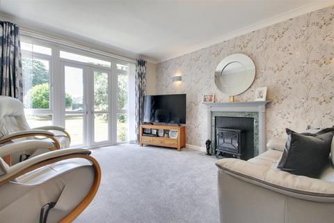 4 Berkeley Square, Worthing, BN11 5AF