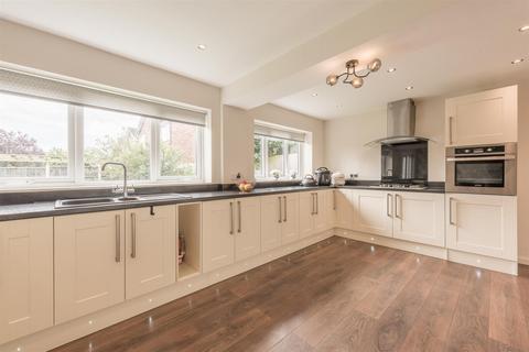 3 bedroom detached house for sale, Shottery Grove, Sutton Coldfield, B76 2QB