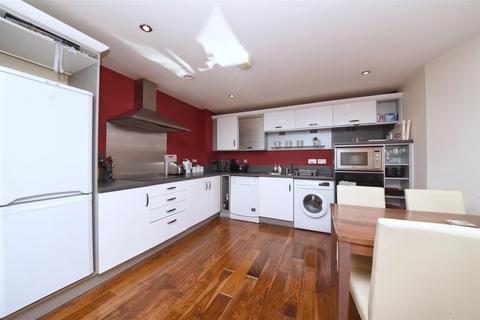 2 bedroom flat to rent, Kingsway