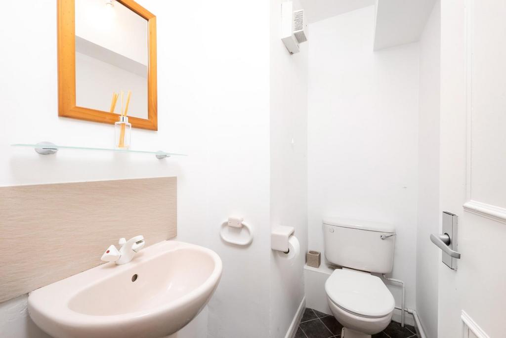 Flat 8 Camden Court, St. Stephens Road, Bath BA1 5