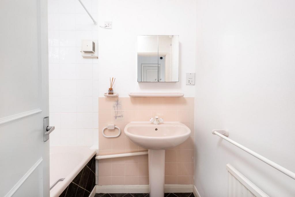Flat 8 Camden Court, St. Stephens Road, Bath BA1 5