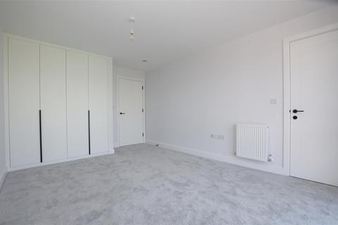 2 bedroom apartment to rent, Cassio Road, Watford