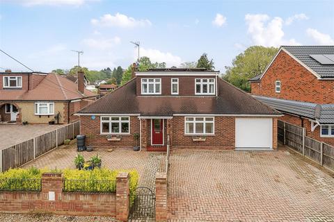 4 bedroom detached bungalow for sale, Green Lane, Berkshire GU47