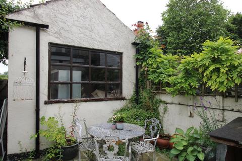 2 bedroom terraced house for sale, Lickley Street, Ripon