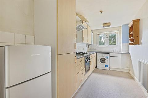 2 bedroom apartment for sale, Amethyst Close, London N11