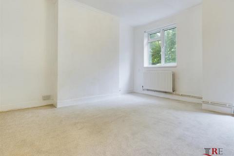 1 bedroom flat to rent, Fleming Court, St. Marys Square, London