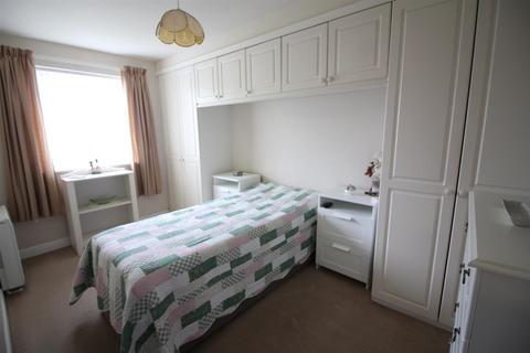 2 bedroom flat for sale, Sandbed Lawns, Leeds LS15