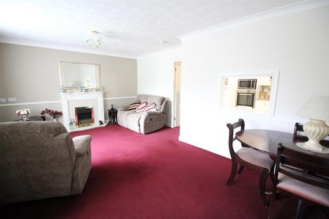 2 bedroom flat for sale, Sandbed Lawns, Leeds LS15