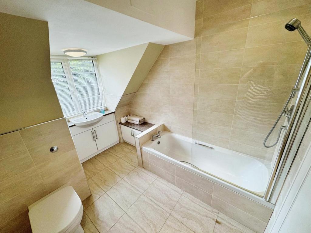 456aa11f-Bathroom.jpg
