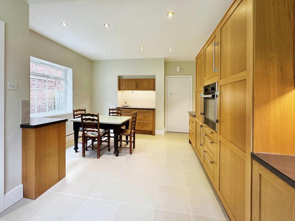 965b32ba-Kitchen.jpg