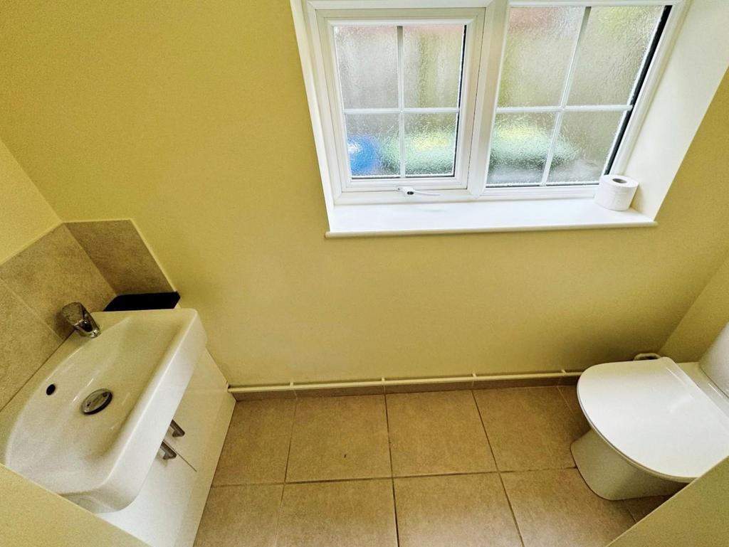 82d8d123-Downstairs 20 WC.jpg