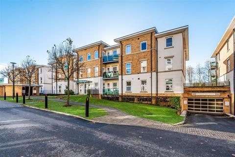 2 bedroom apartment for sale, HIGHBURY DRIVE, LEATHERHEAD, KT22