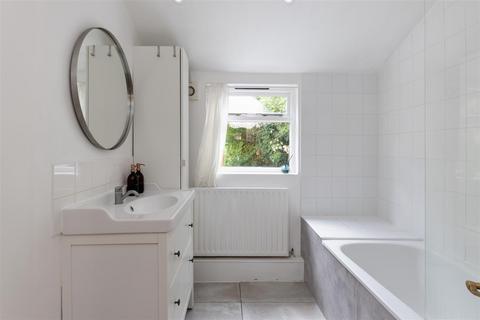 7 Cresswell Road, London, SE25 4LS