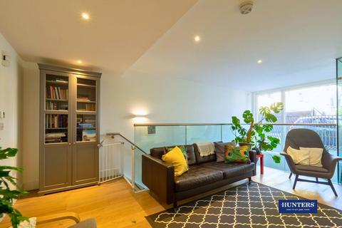 2 bedroom flat for sale, Rochester Place, London