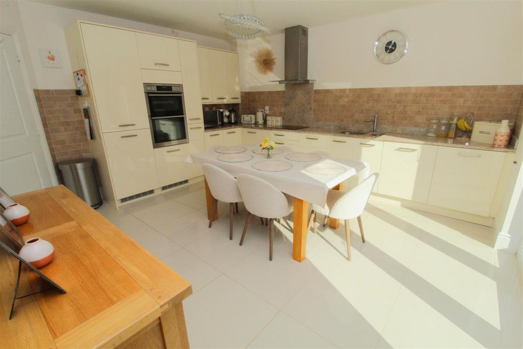 Kitchen4.JPG