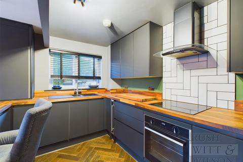 1 bedroom flat for sale, London Road, Battle