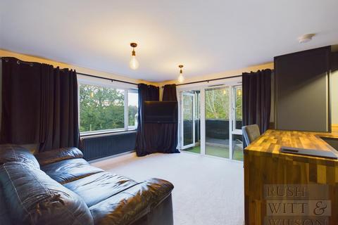 1 bedroom flat for sale, London Road, Battle