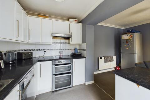 14 Eiddil, Llanelli, SA14 9AE