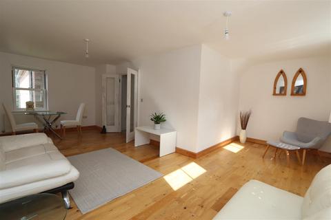 2 bedroom maisonette for sale, Sawyers Grove, Brentwood, Essex