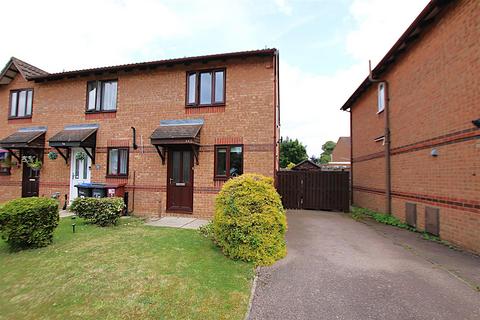 2 bedroom end of terrace house for sale, Velocette Way, Duston