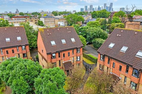 Studio for sale, Coopers Close, Stepney Green