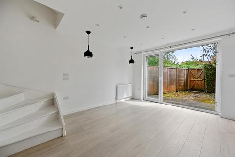 4 bedroom terraced house for sale, New Trinity Road, London N2