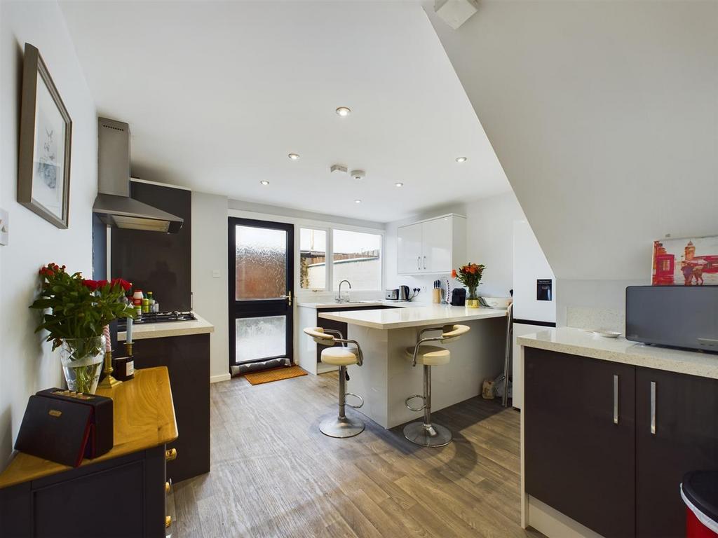 Kitchen 1.jpg