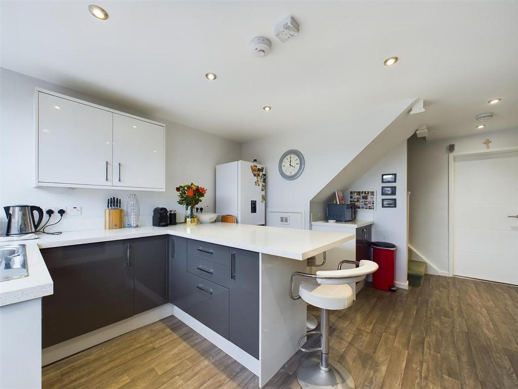 Kitchen 2.jpg