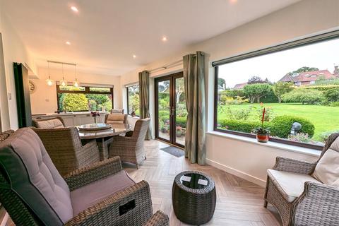 14 Hackness Drive, Scarborough, YO12 5SB